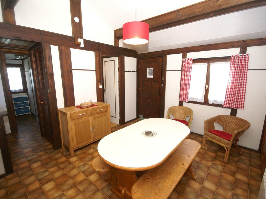 Cozy Chalet At Osmanville Normandy With Swimming Pool Villa อิซิญี-ซูร์-แมร์ ภายนอก รูปภาพ