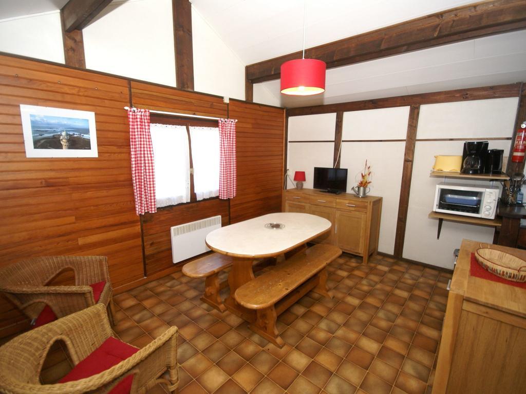 Cozy Chalet At Osmanville Normandy With Swimming Pool Villa อิซิญี-ซูร์-แมร์ ภายนอก รูปภาพ